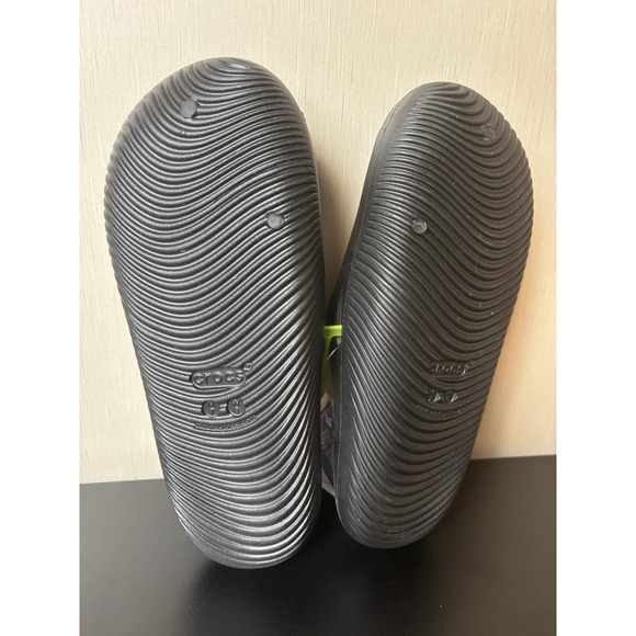 Crocs Sandals Mens 7 Recovery Slides Black Womens 9 Lightweight Shower Beach - Picture 4 of 5